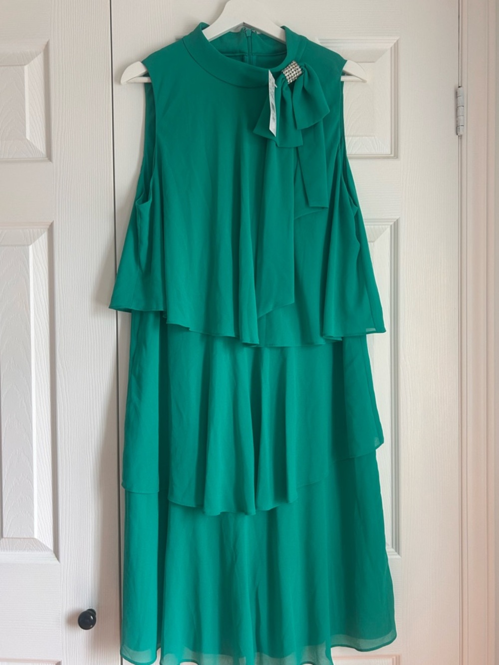 Sleeveless Tiered Midi Dress with Bow Accent in Emerald Green